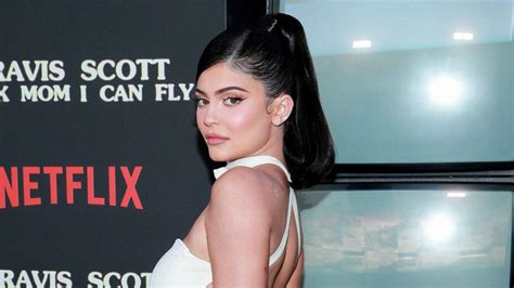 Travellers who don't comply with the hotel quarantine rules may be subject to a range of enforcement measures under the quarantine. Kylie Jenner Shares a Fresh-Faced Selfie While Staying ...