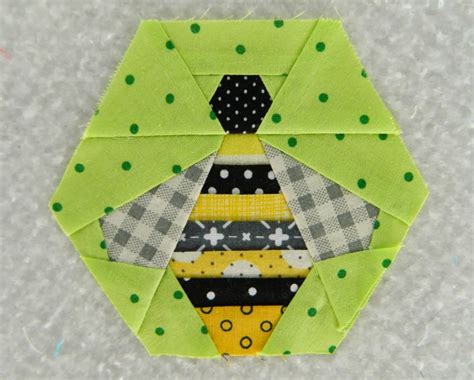 So, i made the printable hexagon english paper piecing templates with the reuired size for this quilt i'm making. paper piecing | s.o.t.a.k handmade | Bloglovin'