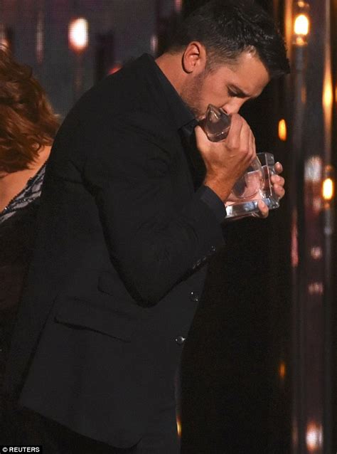 Cma Awards 2015 Sees Miranda Lambert And Chris Stapleton Win Daily Mail Online