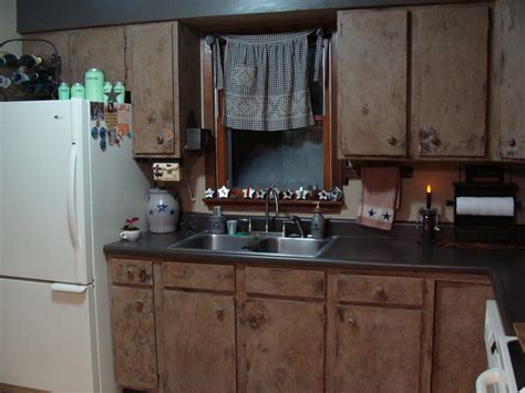 Primitive kitchen decor elegant french country decorating ideas. roadtrip*treasures: Finished Primitive Kitchen Cabinets