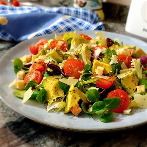 🌱🥗🥗🌱🥗🥗🌱 Caprese Salad Fitness Diet Diet Recipes Food Essen