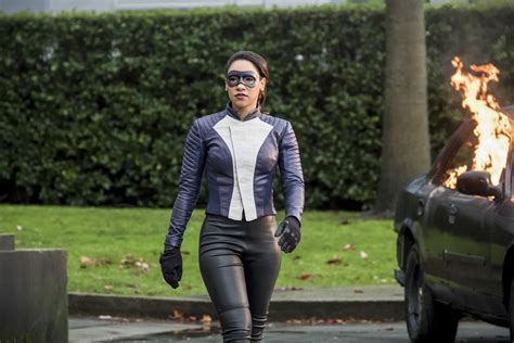 The Flash Iris West Allen Suits Up In The New Promo For Season 4 Episode 16 Run Iris Run