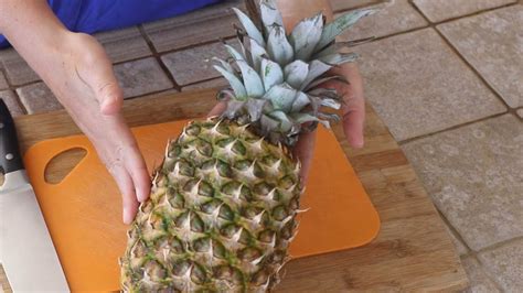 How To Cut Up A Fresh Pineapple Youtube