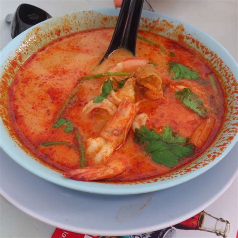 Kota kinabalu is the capital of the state of sabah located on the island of borneo , this malaysian city is a growing resort destination due to its proximity to tropical islands, lush rainforests and mount kinabalu. The sisters' favorite things...: Tomyam noodles @ Kedai ...