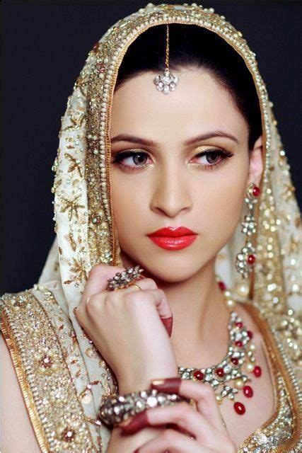 Doré Et Rouge Indian Bridal Makeup Indian Bride Makeup Bridal Makeup