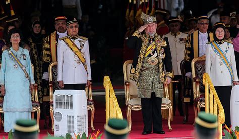 Agong's birthday is celebrated in various ways throughout malaysia. Agong rasmi pembukaan penggal pertama Parlimen ke-14 - Air ...