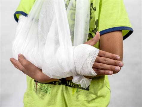 Boy Fractures Left Hand Bihar Doctors Apply Cast On Right