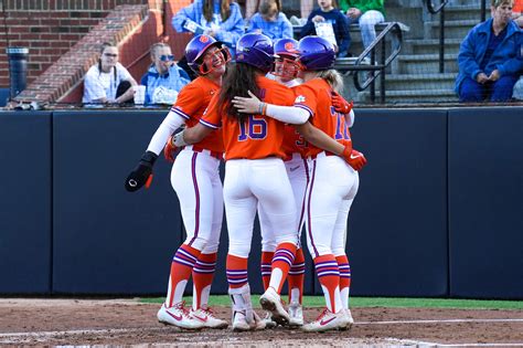 Logoleo Homers Twice As Clemson Dominates Unc Clemson Tigers Official