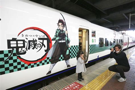 Au Japon Le Film Danimation Demon Slayer Le Train De Linfini