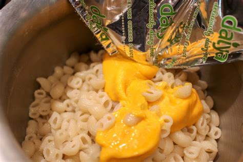 Daiya Deluxe Mac And Cheese Review The Vegan S Pantry