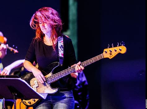 Hagar Ben Ari On Facebook Female Guitarist Celebrities Female Bass Player