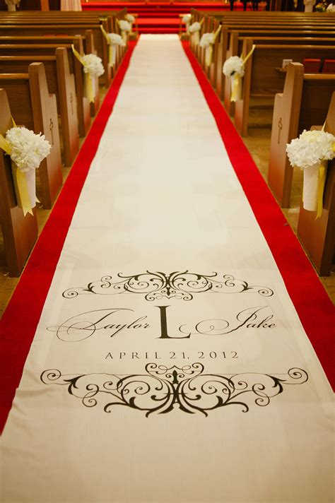 We have an 11 step guide to the order of wedding ceremony so you can follow along on the big day. Memorable Wedding: Wedding Aisle Runners - The Perfect Designs