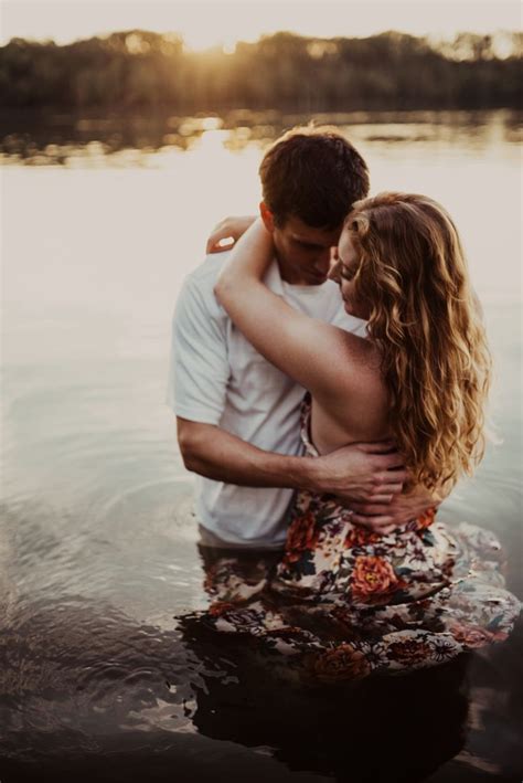 Pin By Elizabeth Frain On Immagini Amore Water Engagement Photos
