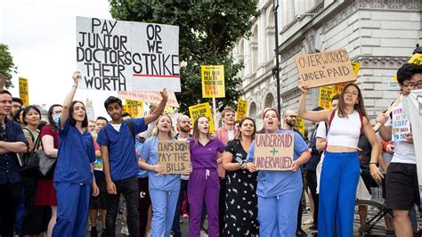 Junior Doctors In The Uk To Stage Unprecedented Five Day Walkout Over