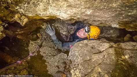 Cave Divers Uncover Mount Gambier Cave System Daily Mail Online