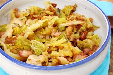 Verza in padella con salsiccia. Verza e pancetta in padella | Mastercheffa | Ricette, Idee ...