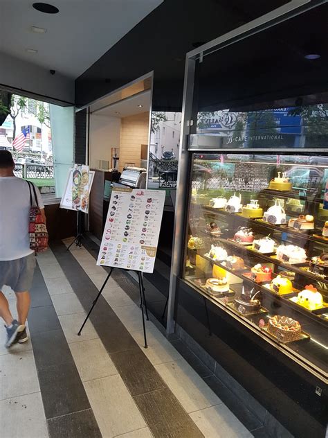Baiwago plus cafe is a bakery cafe that serves delicious pastries, cakes and coffee. 青蛙生活点滴 Froggy's Bits of Life: 拿鐵 Latte @ 百瓦哥咖啡 Baiwago ...