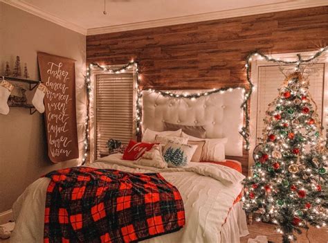 Pin By Ekatz On Inspo Christmas Bedroom Christmas Room Christmas