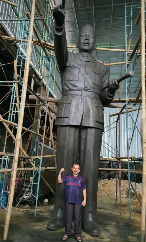 Patung Soekarno Karya Yusman Jadi Tetenger Di Pos Lintas Batas Negara