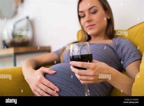 Pregnant Alcohol Hi Res Stock Photography And Images Alamy