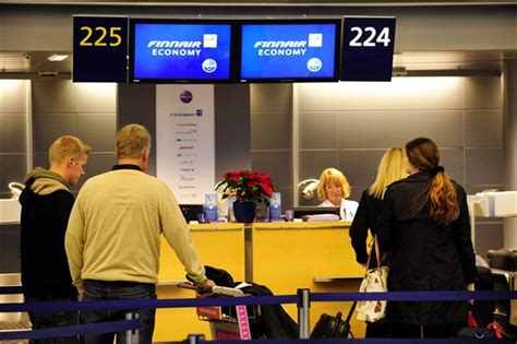 Finnair Turistiluokan Lähtöselvitys Itsepalveluksi Talous Turun