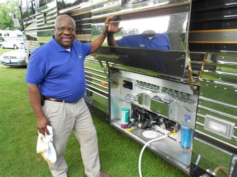 Clarence Thomas Has Spent The Past 40 Years Traveling In An Rv Meeting Strangers Most Of Which