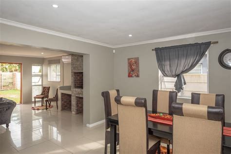 3 Bedroom House For Sale In Parsons Ridge Remax Of Southern Africa