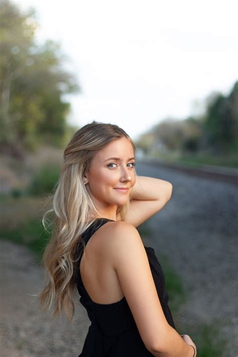 senior pictures in 2021 | Long hair styles, Beauty, Hair styles