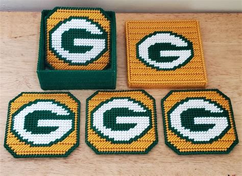 These patterns are all free to use, just click the image and you'll be redirected to where the pattern is. Green Bay Packers coasters in 2020 | Plastic canvas ...