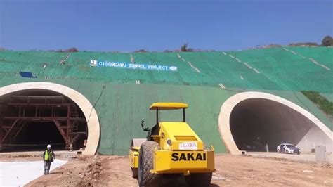 Intip Penampakan Terowongan Tol Terpanjang Di Indonesia Bisnis