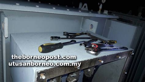 Namun sejak disember tahun lalu, kes kecurian bateri kereta semakin berleluasa dan berlaku hampir setiap minggu, katanya ketika ditemui di taman mawar, taman kinrara 5, semalam. Curi kabel berleluasa di Miri | Utusan Borneo Online