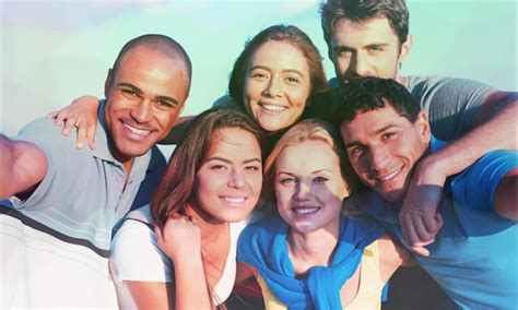 Premium Photo Multiracial Group Of Friends Taking Selfie At Beach