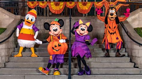 Mickey And Friends Debut New Homemade Halloween 2022 Costumes At