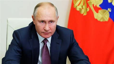 putin signs amendments to foreign agents law
