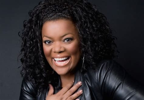 Yvette Nicole Brown Joins ‘the Odd Couple — Shirley Not Leaving