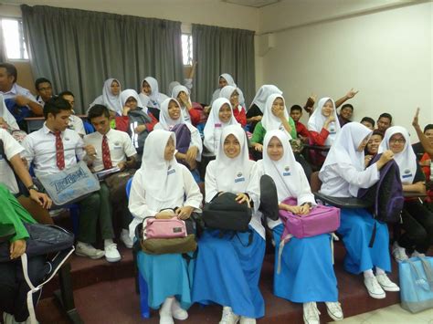 Tun hussein onn dilahirkan pada 12hb februari, 1922 di johor bahru. Cikgu Jalil & Cikgu Hayati: Ceramah Teknik Menjawab Bahasa ...