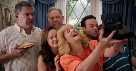 10 things you didn t know about the cast of the goldbergs