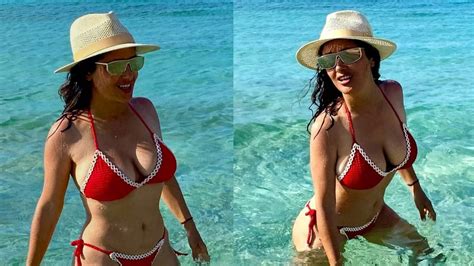 Sexy Salma Hayek Goes Bold In A Racy Bikini On Her Birthday Flaunts Her Curves In Sizzling