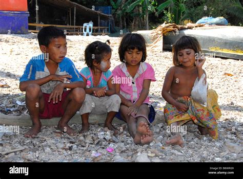 Moken Sea Gypsy Children At Lhao Islandranongsouthern Thailand Stock
