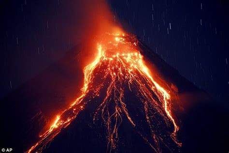 Philippines Volcano Mount Mayon Erupts Spewing Lava Daily Mail Online