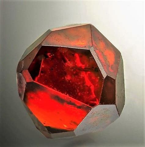 Garnet Hungary Minerals Crystals Gemstone Minerals And Gemstones