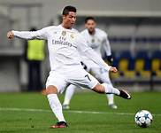 Cristiano Ronaldo: It Takes At Least '2 Goals' To Beat Him, Ex-Manager Says
