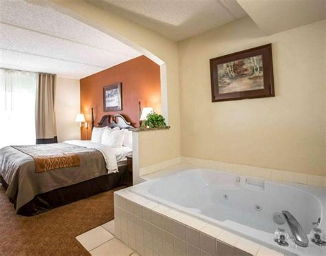7 Greenville Hotels With Hot Tub In Room Or Whirlpool Suites