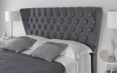 The challenge of creating an amazing headboard can be a blessing in disguise when it comes to design ideas. 5 Types Of Headboards For Modern Bedroom - PropertyPro Insider