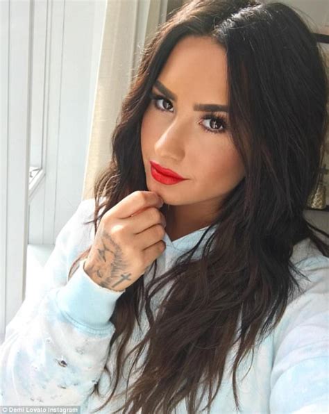 Demi Lovato Shares A Series Of Sexy Selfies Daily Mail