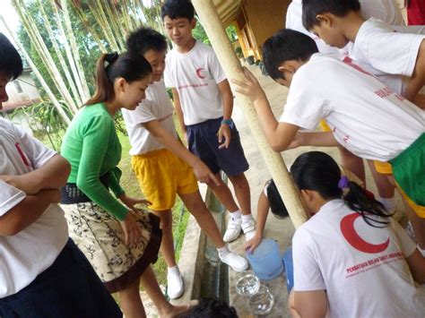 Latihan dalam kelas adalah mencipta sesuatu bentuk menggunakan kertas oligami. Kemahiran Hidup: Aktiviti Di Dalam Kelas