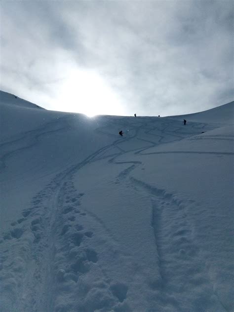 Ski de rando dans la neige fraîche Rando Ski Mountains Natural