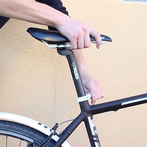 Dieser fahrrad gps tracker kann laut hersteller im spannungsbereich von 10 bis 80 volt betrieben werden, ist damit also ebenfalls für. Swisstrack© GPS Fahrrad Tracker - GPS Sender Mini ...