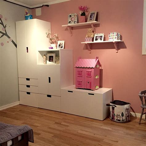 Hier findest du tolle ideen für ein kuscheliges und organisiertes babyzimmer. Girlsroom stuva IKEA | Kinder zimmer, Mädchenzimmer ...