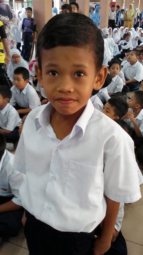 Banyak permasalahan yang dihadapi dalam dunia pendidikan indonesia, salah satunya adalah belum terbangun suasana dan sikap disiplin dari warga sekolah, yang ditandai dengan masih banyaknya pelanggaran tata tertib banyak terjadi permasalahan dalam hal disiplin di sekolah, antara lain PEMERIKSAAN MENGEJUT UNIT DISIPLIN KALI 1/2014 ~ Portal ...